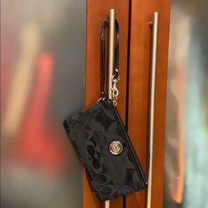 Black COACH wristlet!! 👛 Very gently used!